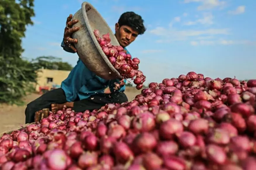 Onion price Hike: సెంచరీ కొట్టిన ఉల్లి.. దిగొచ్చిన ప్రభుత్వం